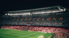 Barcelona wstrzymała jego odejście. Teraz czeka na swoją szansę